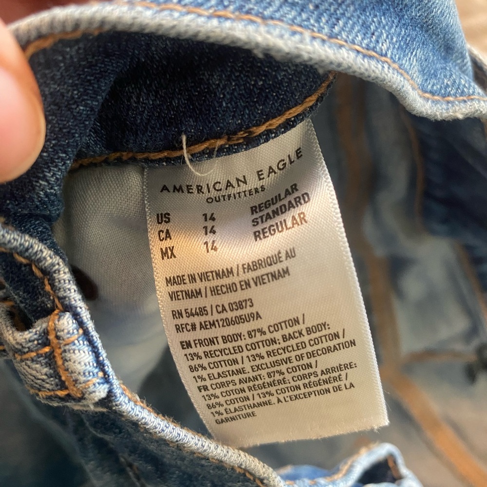 American Eagle Distressed Baggy Jeans - Picture 3 of 4